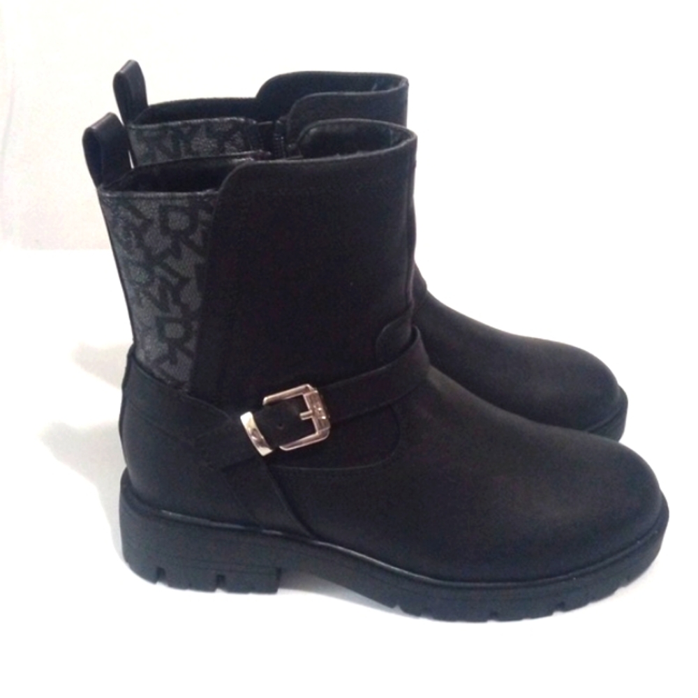 DKNY GIRLS BLACK MOTO ANKLE BOOTS WITH SILVER BUCKLE SIZE 2 NWOT - Picture 2 of 8